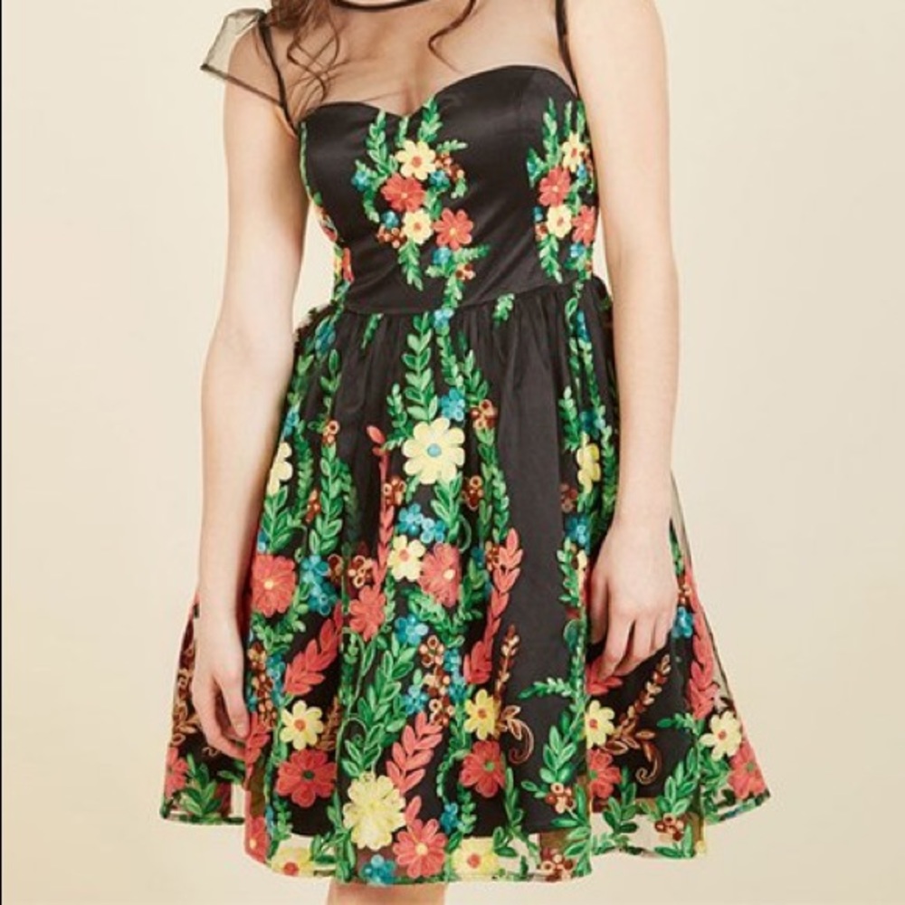ModCloth Black Strapless Floral Prom Dress